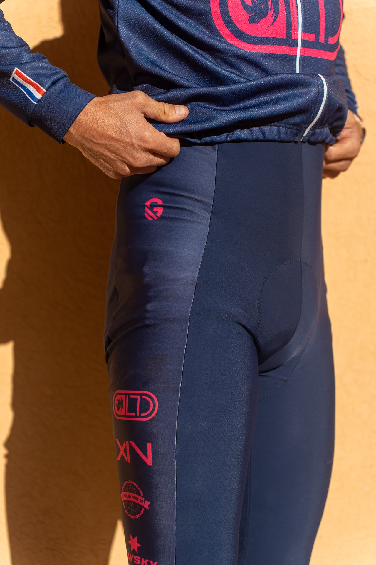 Image d'illustration principale du produit Cuissard Long Hiver Team (Bleu/Rose) par LTD Coaching